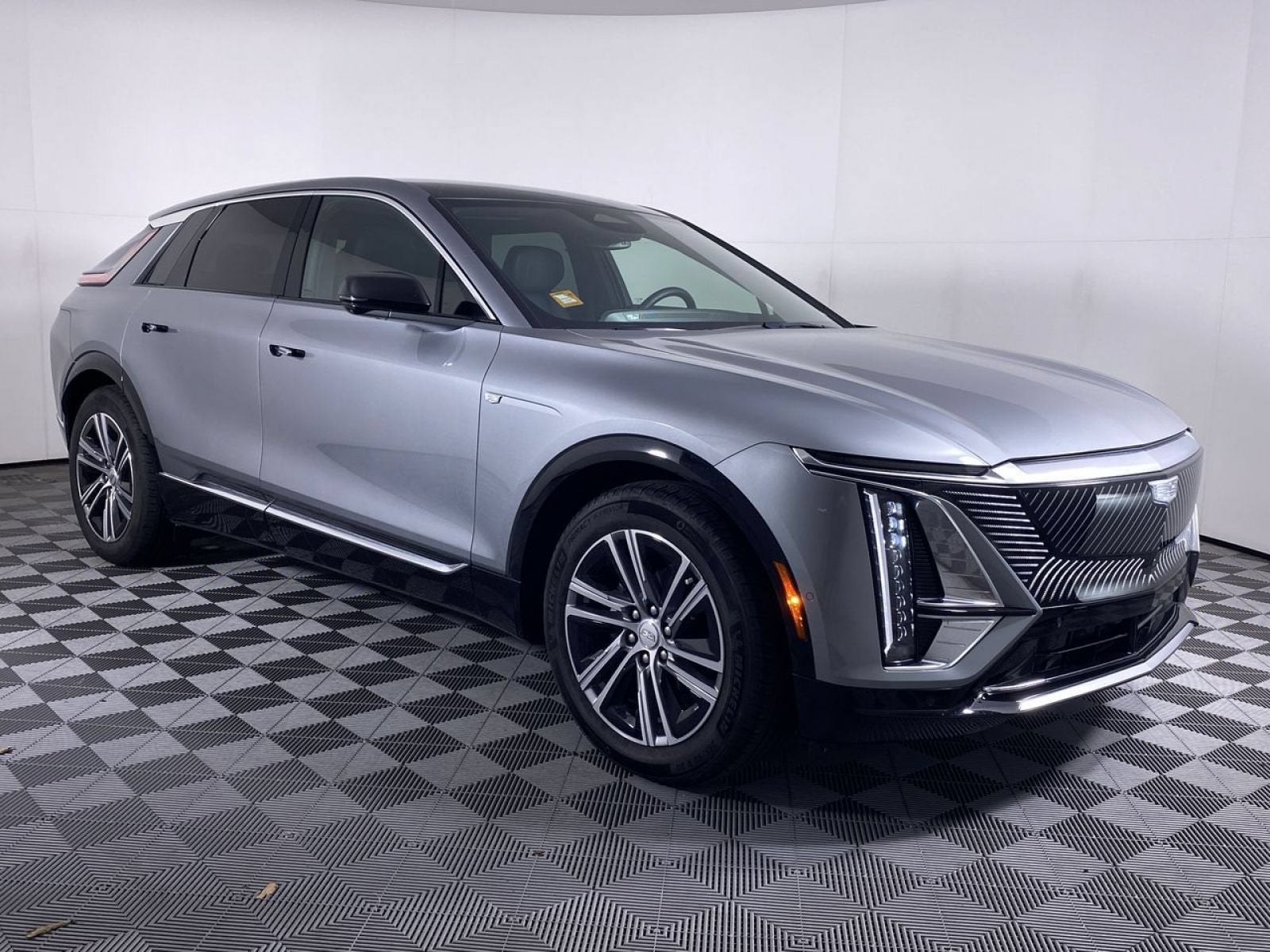 2024 Cadillac LYRIQ Luxury 1