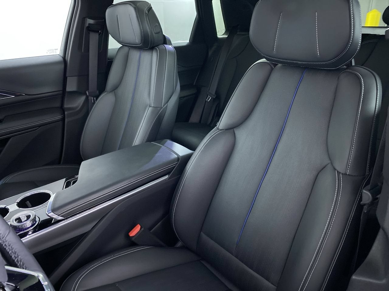 2024 Cadillac LYRIQ Luxury 1