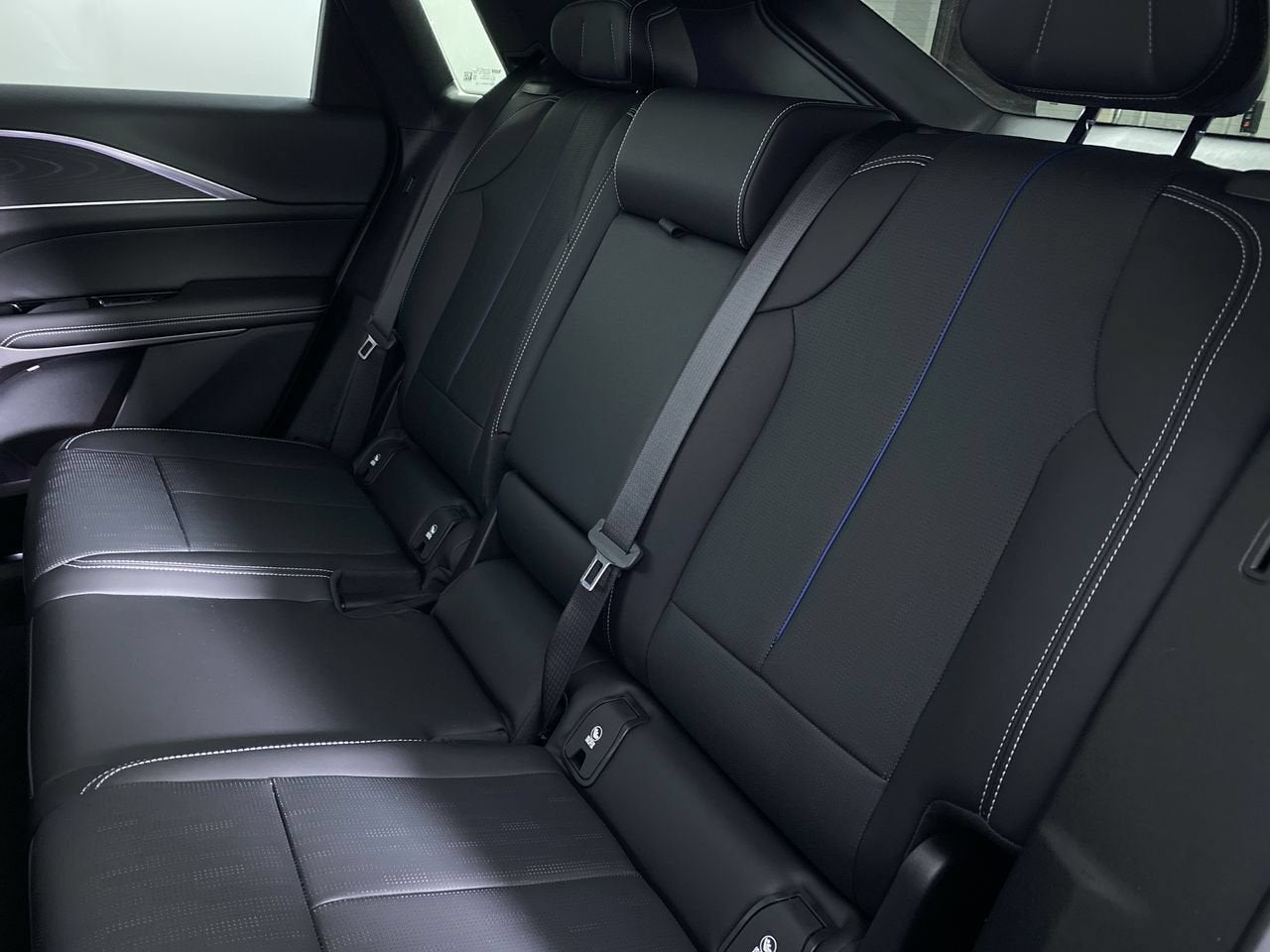 2024 Cadillac LYRIQ Luxury 1