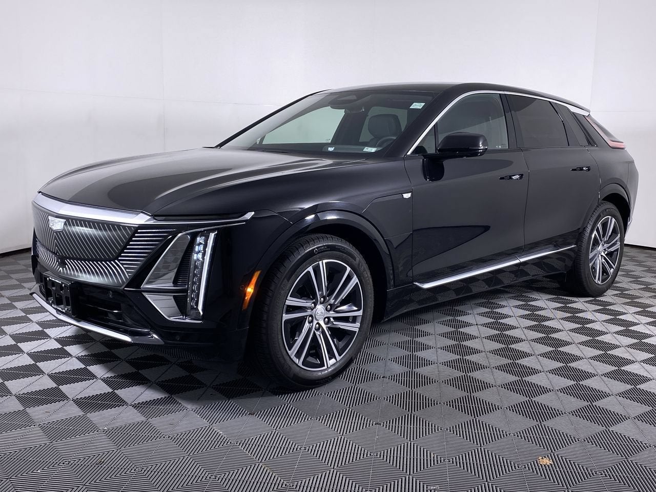 2024 Cadillac LYRIQ Luxury 1