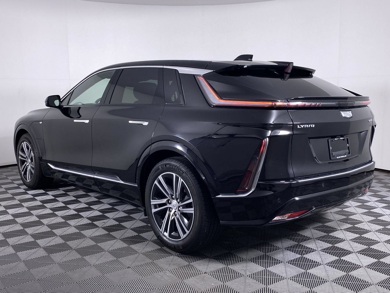 2024 Cadillac LYRIQ Luxury 1