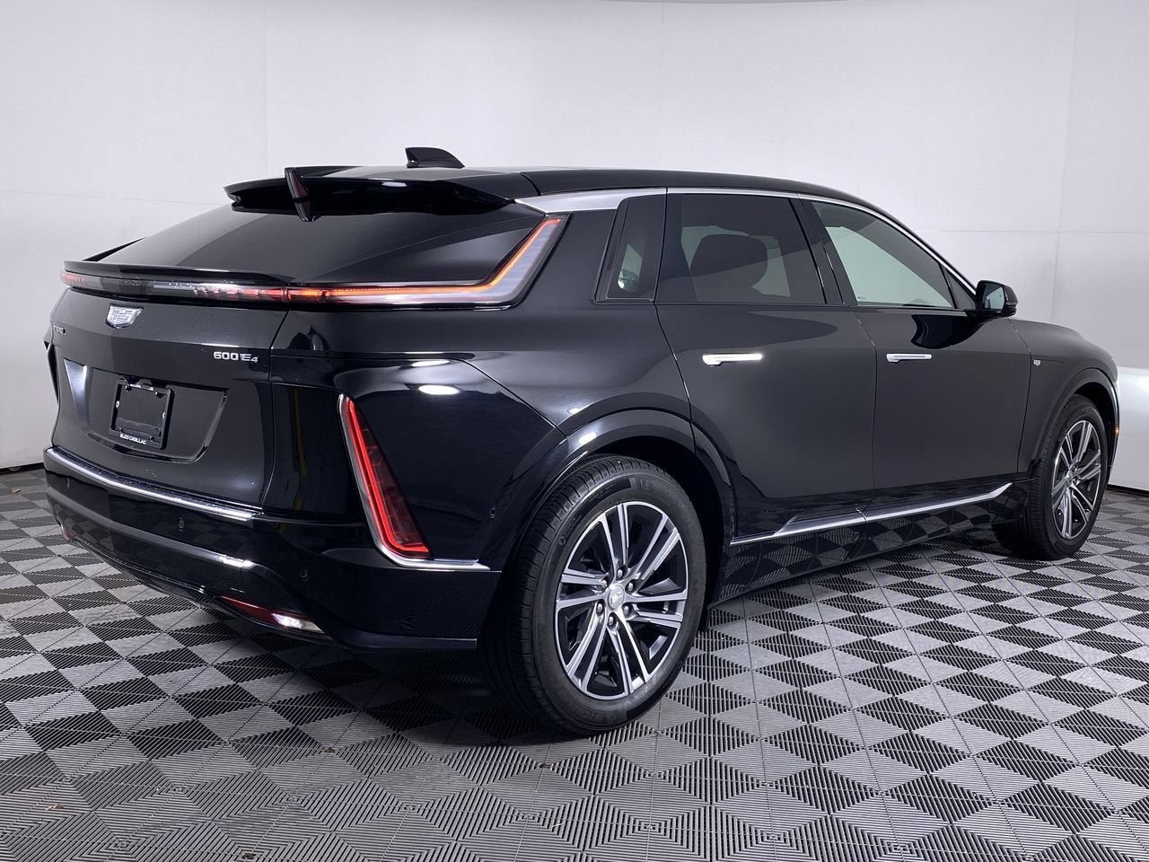 2024 Cadillac LYRIQ Luxury 1