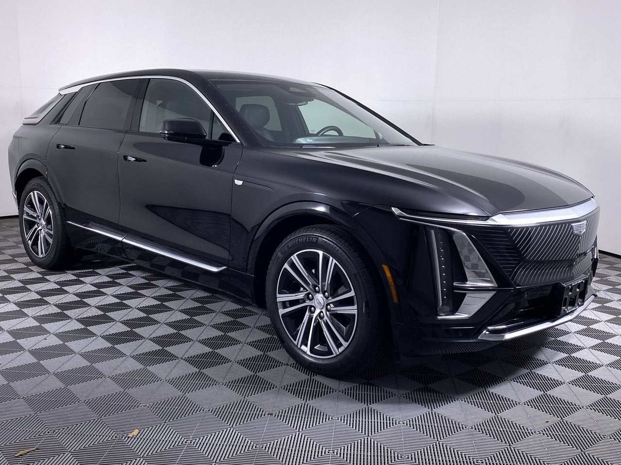 2024 Cadillac LYRIQ Luxury 1