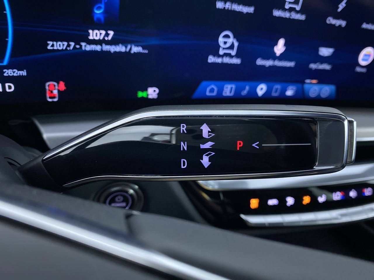 2024 Cadillac LYRIQ Luxury 1