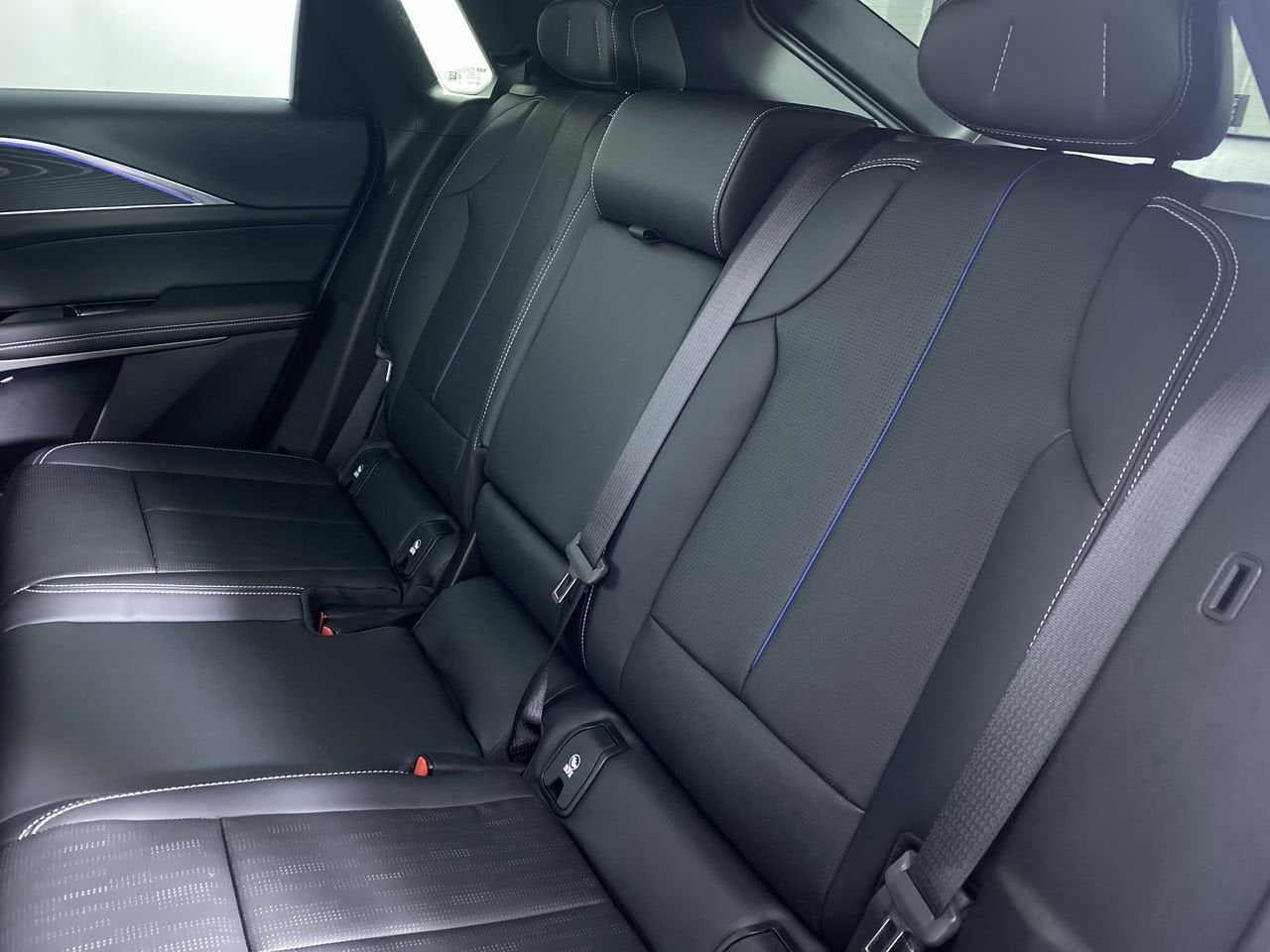 2024 Cadillac LYRIQ Luxury 1