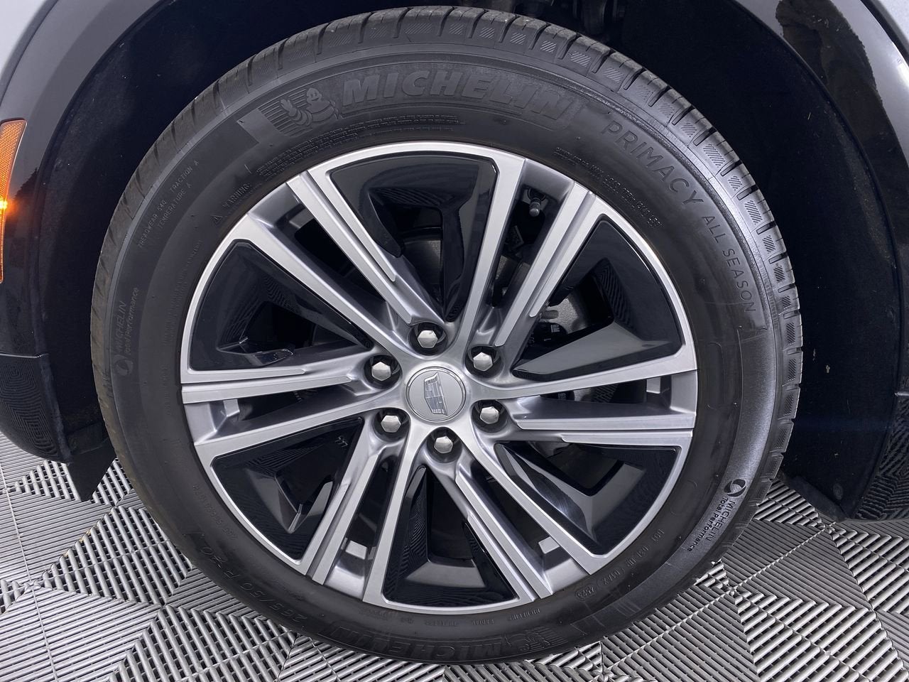 2024 Cadillac LYRIQ Luxury 1