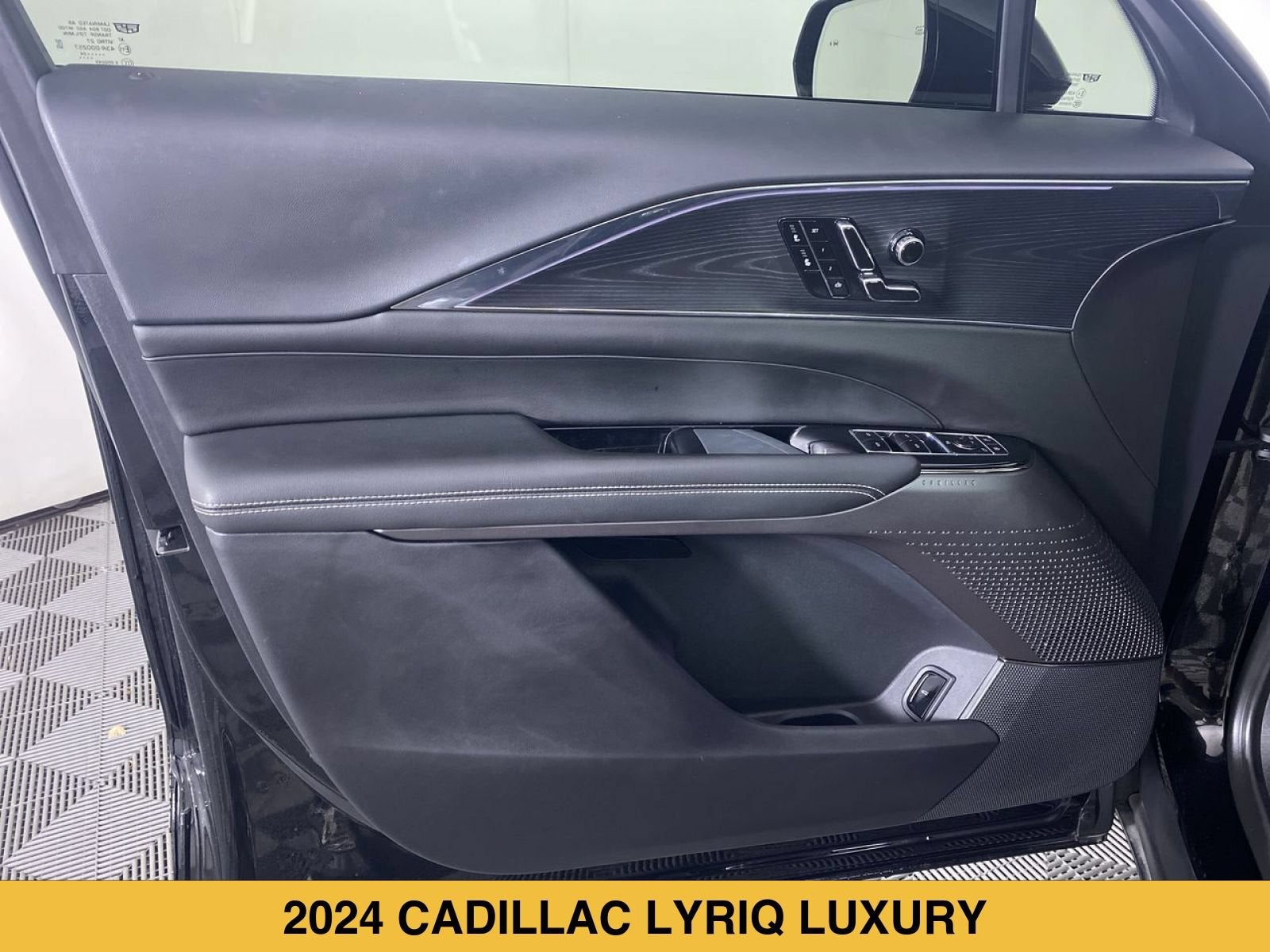 2024 Cadillac LYRIQ Luxury 1