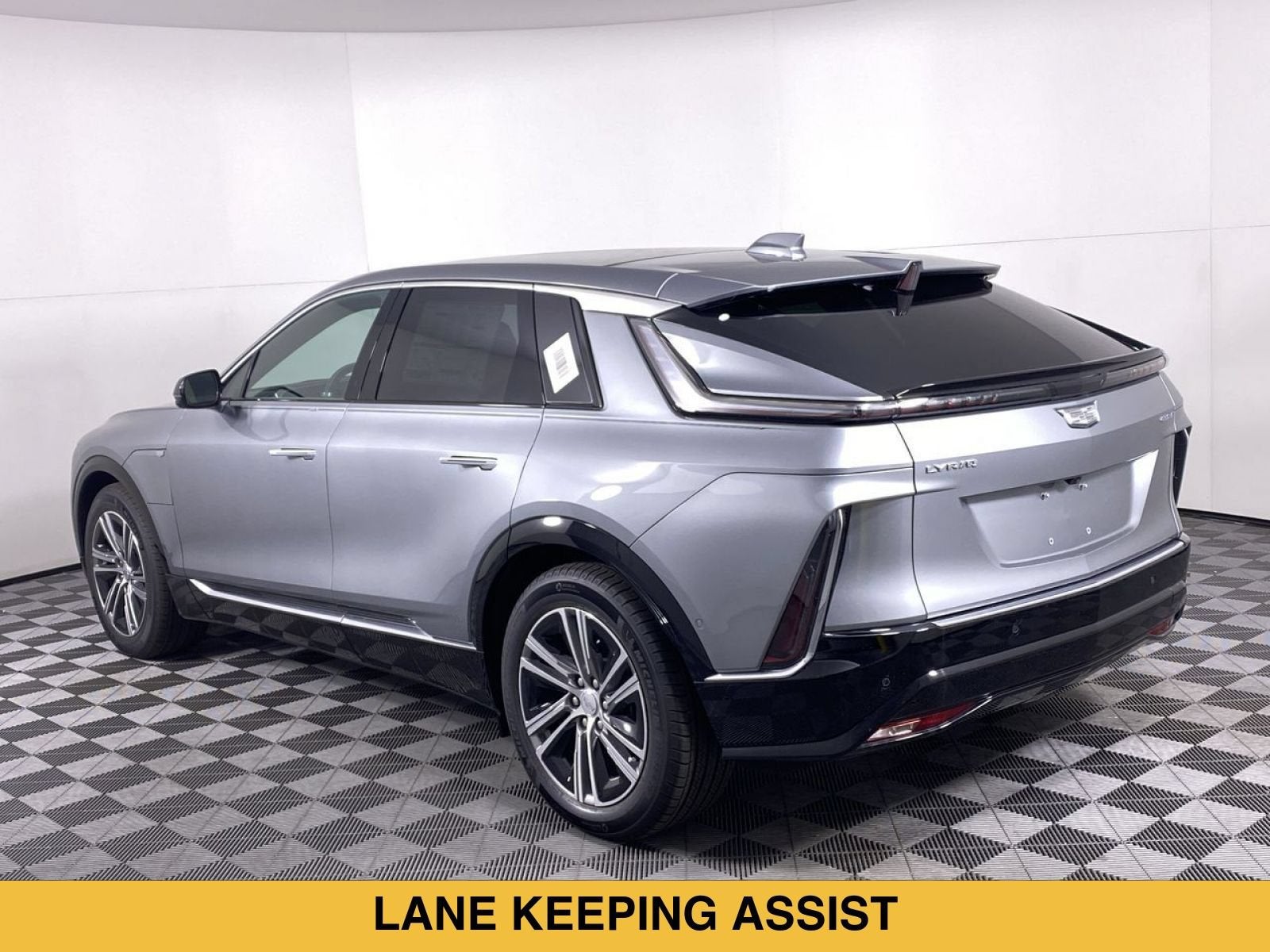 2024 Cadillac LYRIQ Luxury 2