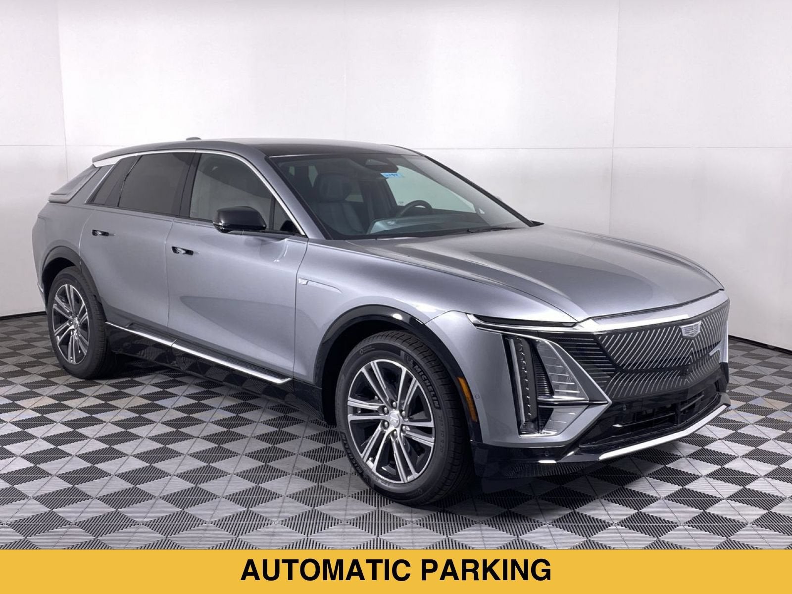 2024 Cadillac LYRIQ Luxury 2