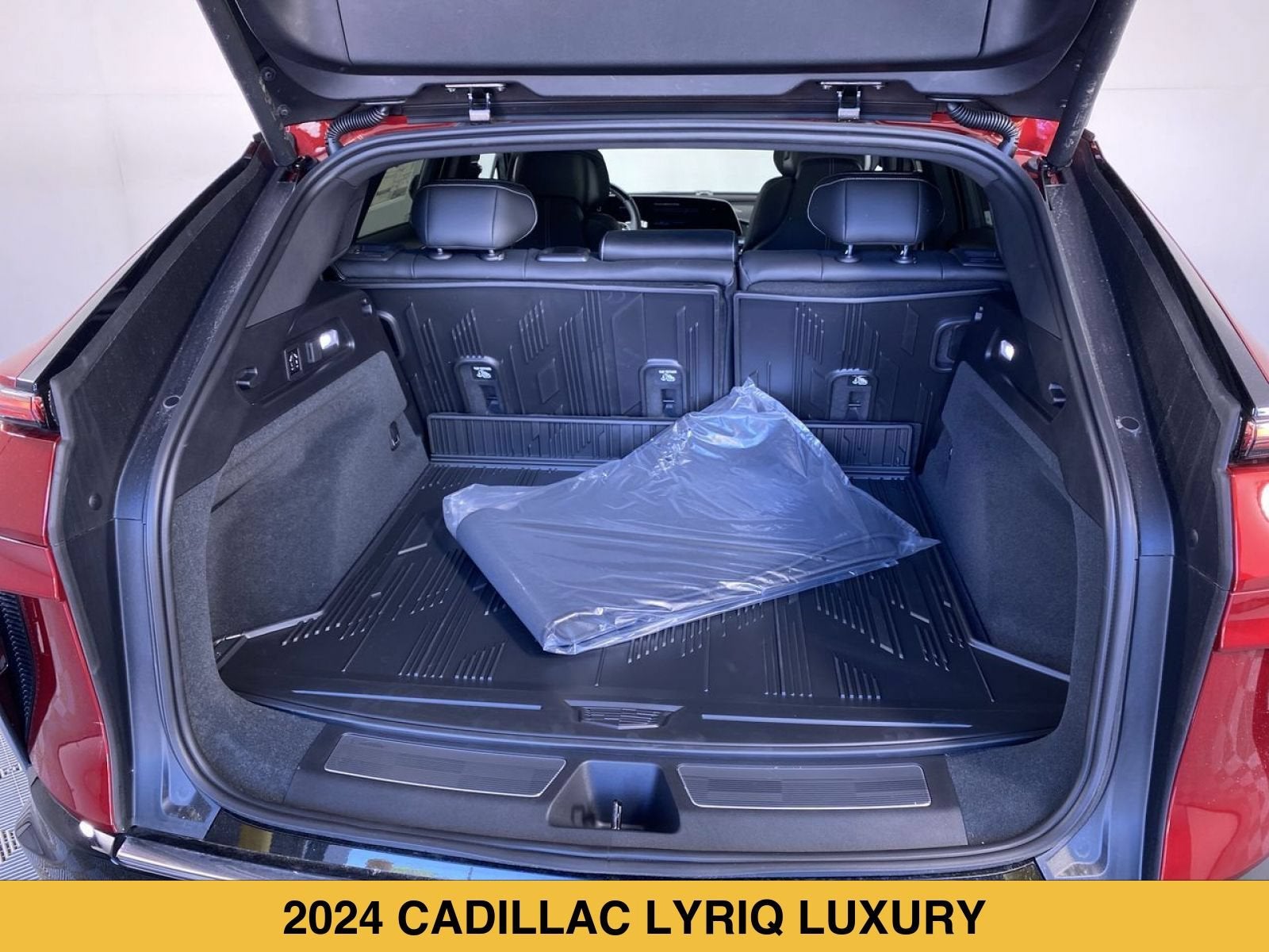 2024 Cadillac LYRIQ Luxury 2