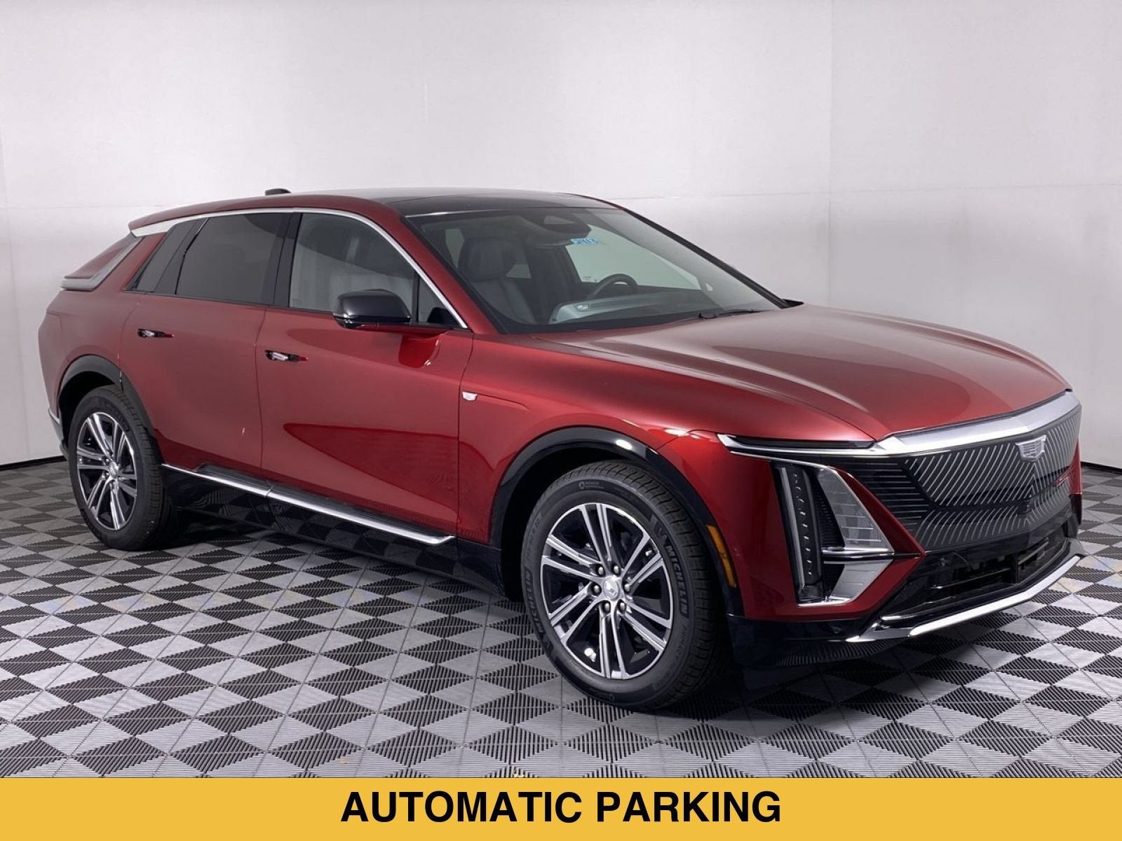 2024 Cadillac LYRIQ Luxury 2