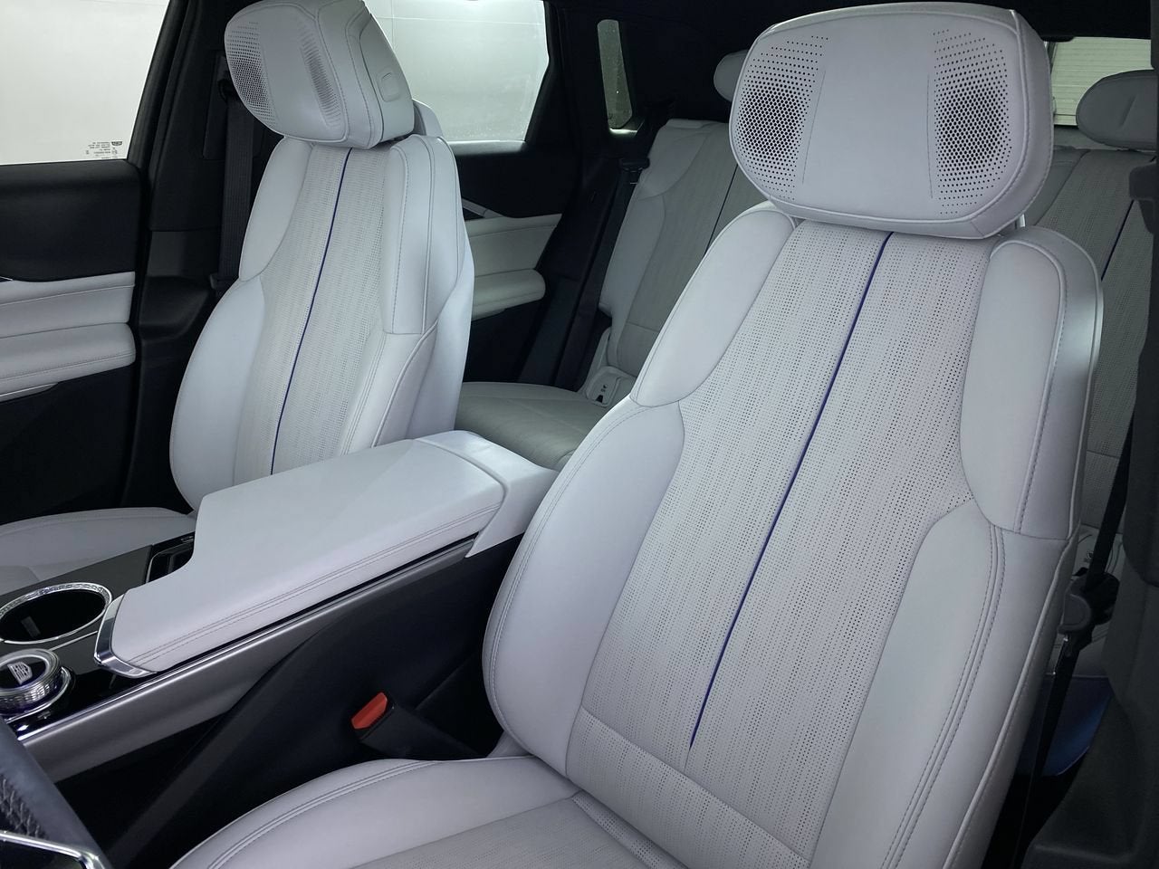 2024 Cadillac LYRIQ Luxury 2