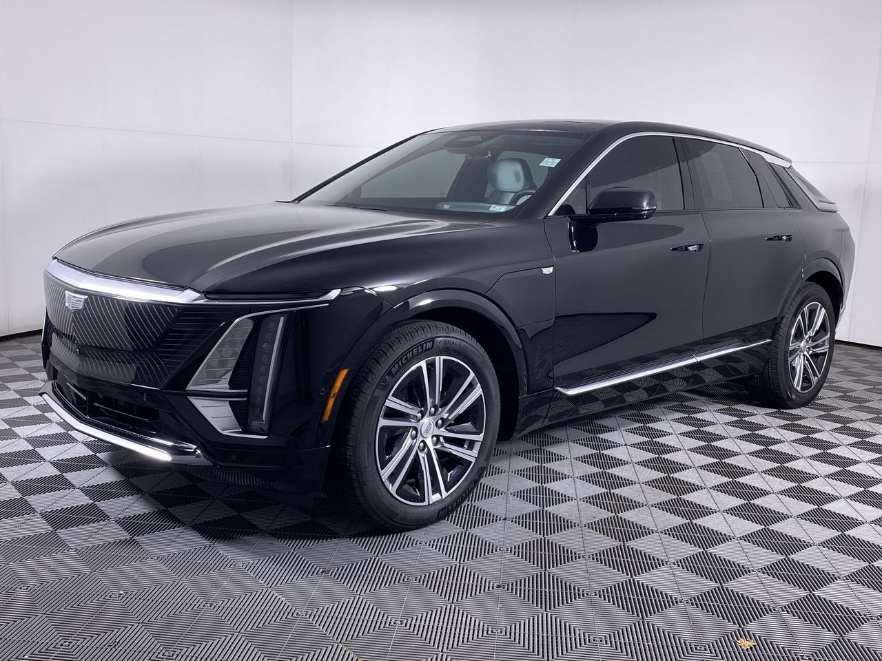 2024 Cadillac LYRIQ Luxury 2