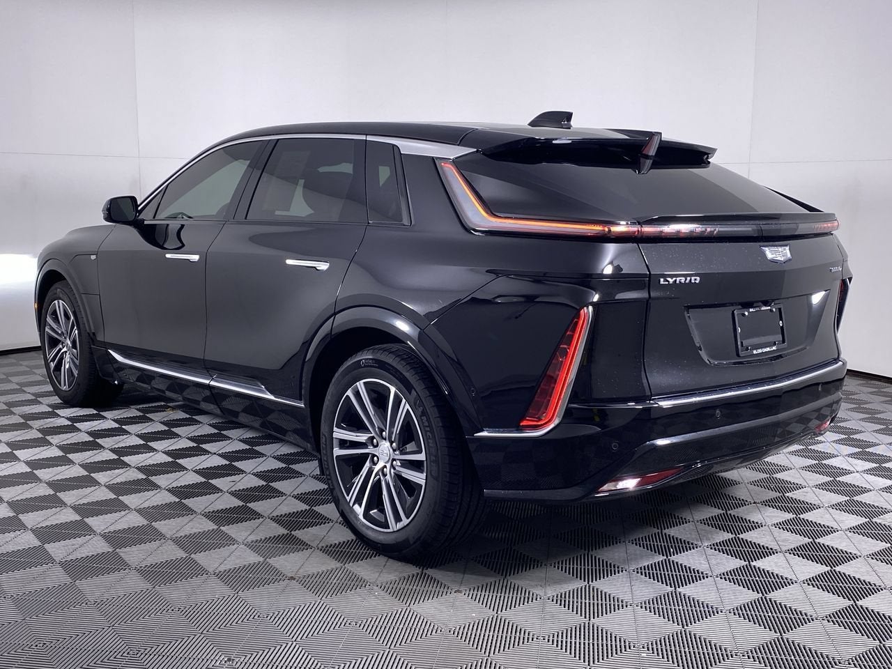 2024 Cadillac LYRIQ Luxury 2