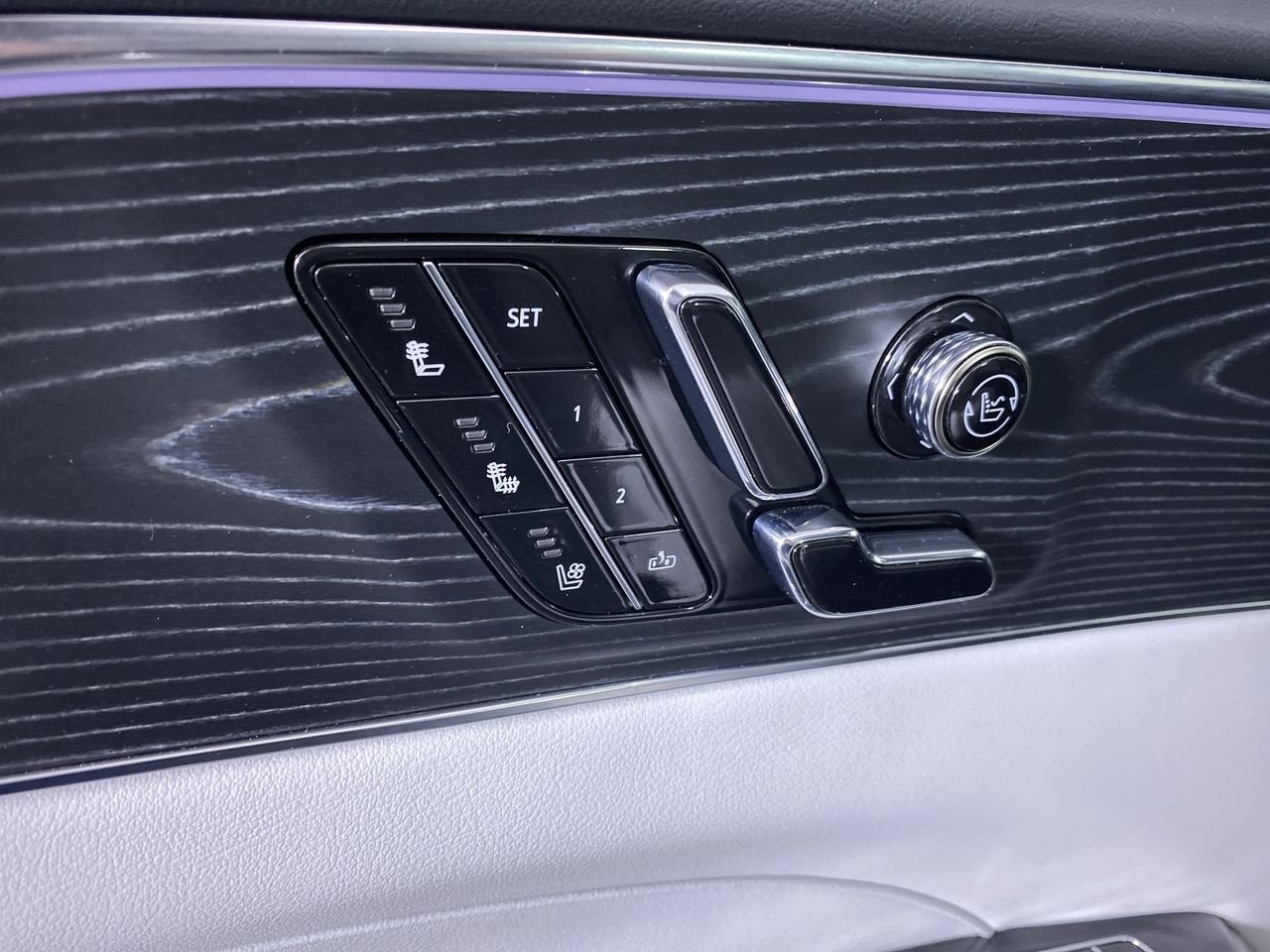 2024 Cadillac LYRIQ Luxury 2