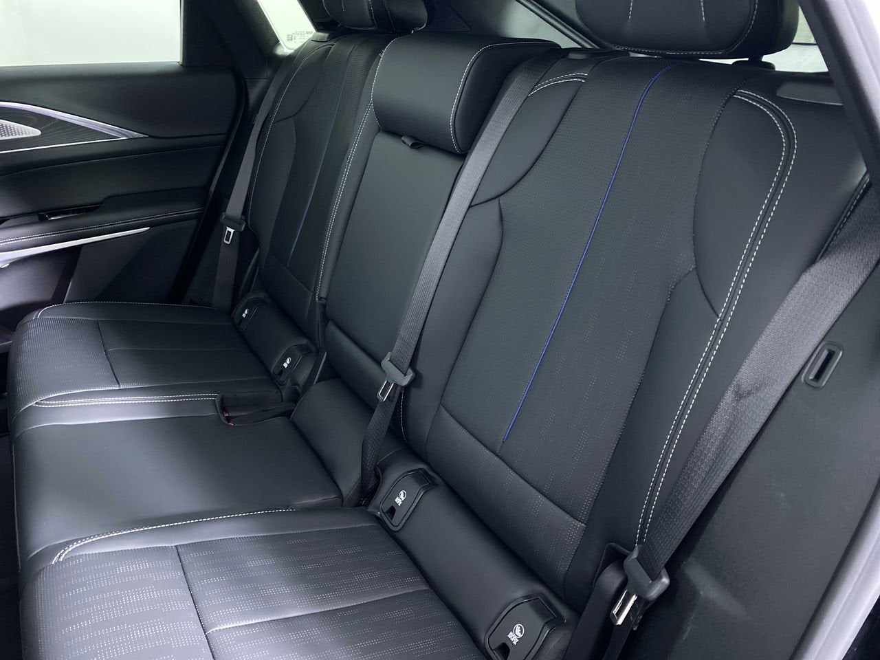 2024 Cadillac LYRIQ Luxury 3