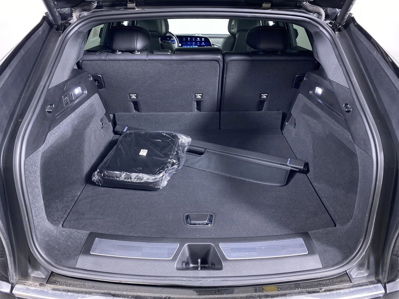 2024 Cadillac LYRIQ Luxury 3