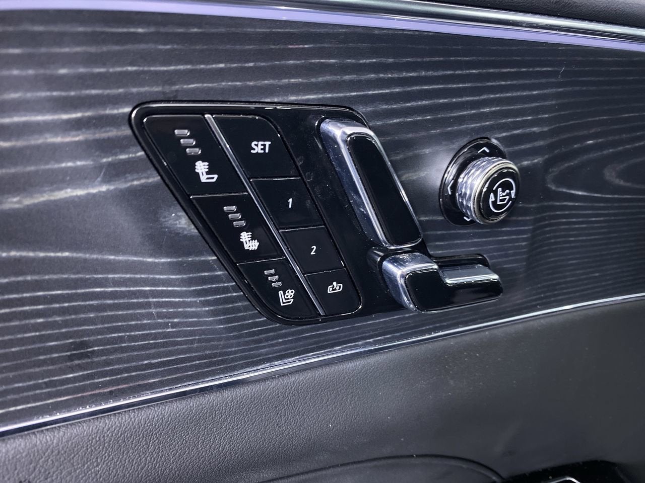 2024 Cadillac LYRIQ Luxury 3