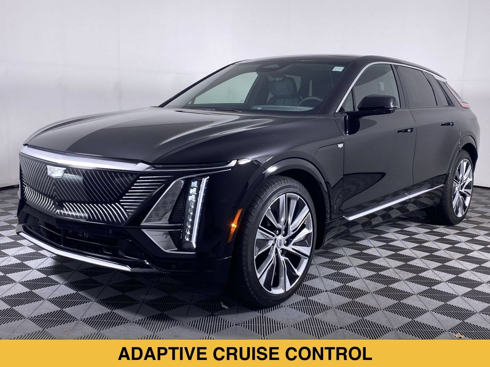2024 Cadillac LYRIQ Luxury 3