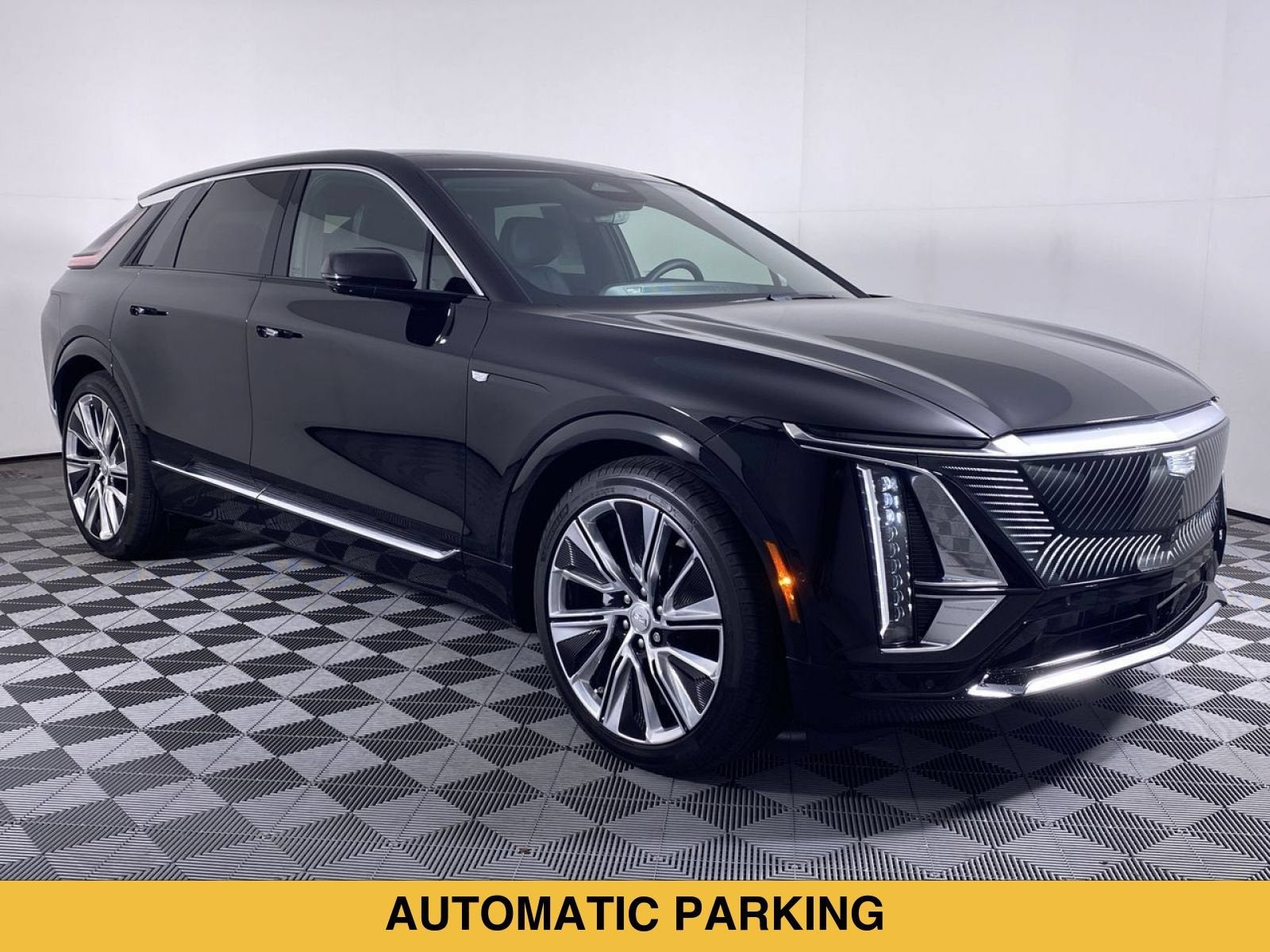 2024 Cadillac LYRIQ Luxury 3