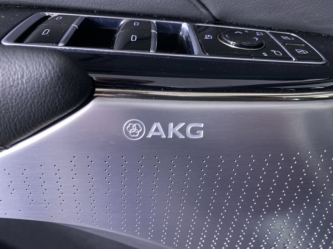 2024 Cadillac LYRIQ Luxury 3