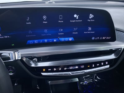 2024 Cadillac LYRIQ Luxury 3