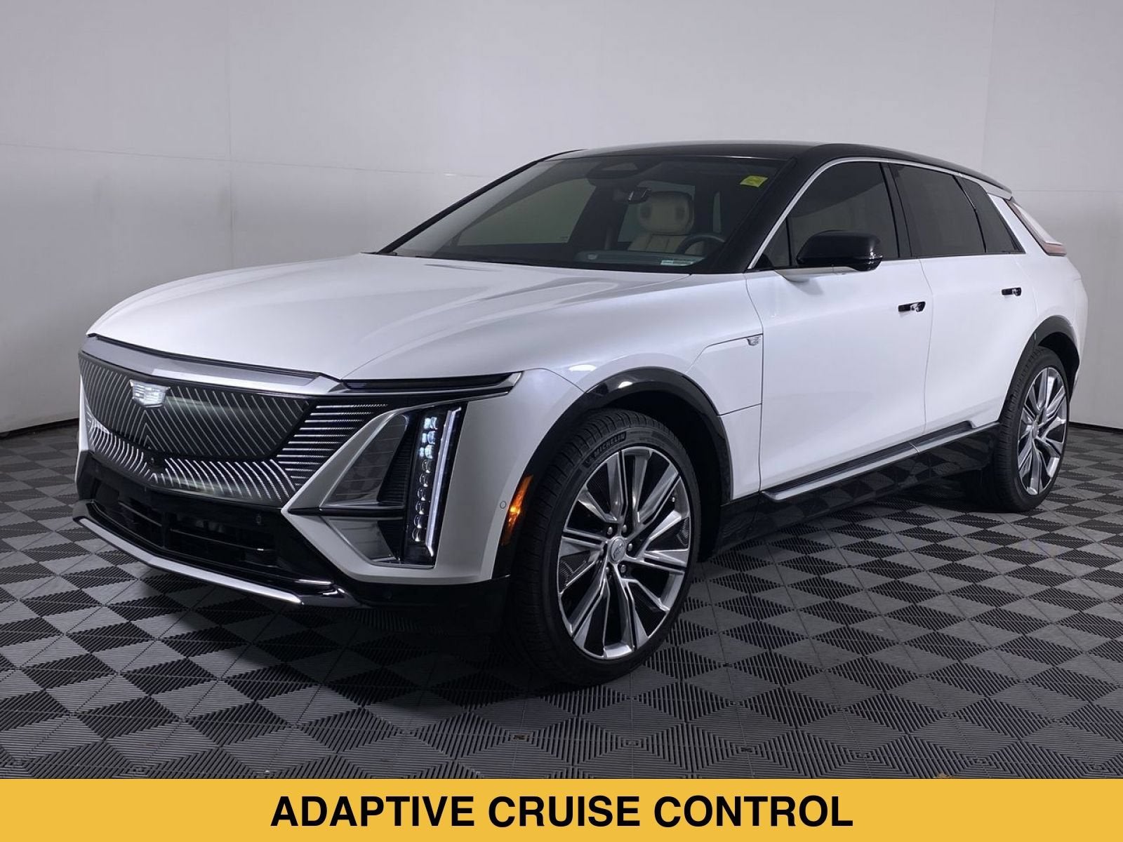 2024 Cadillac LYRIQ Luxury 3