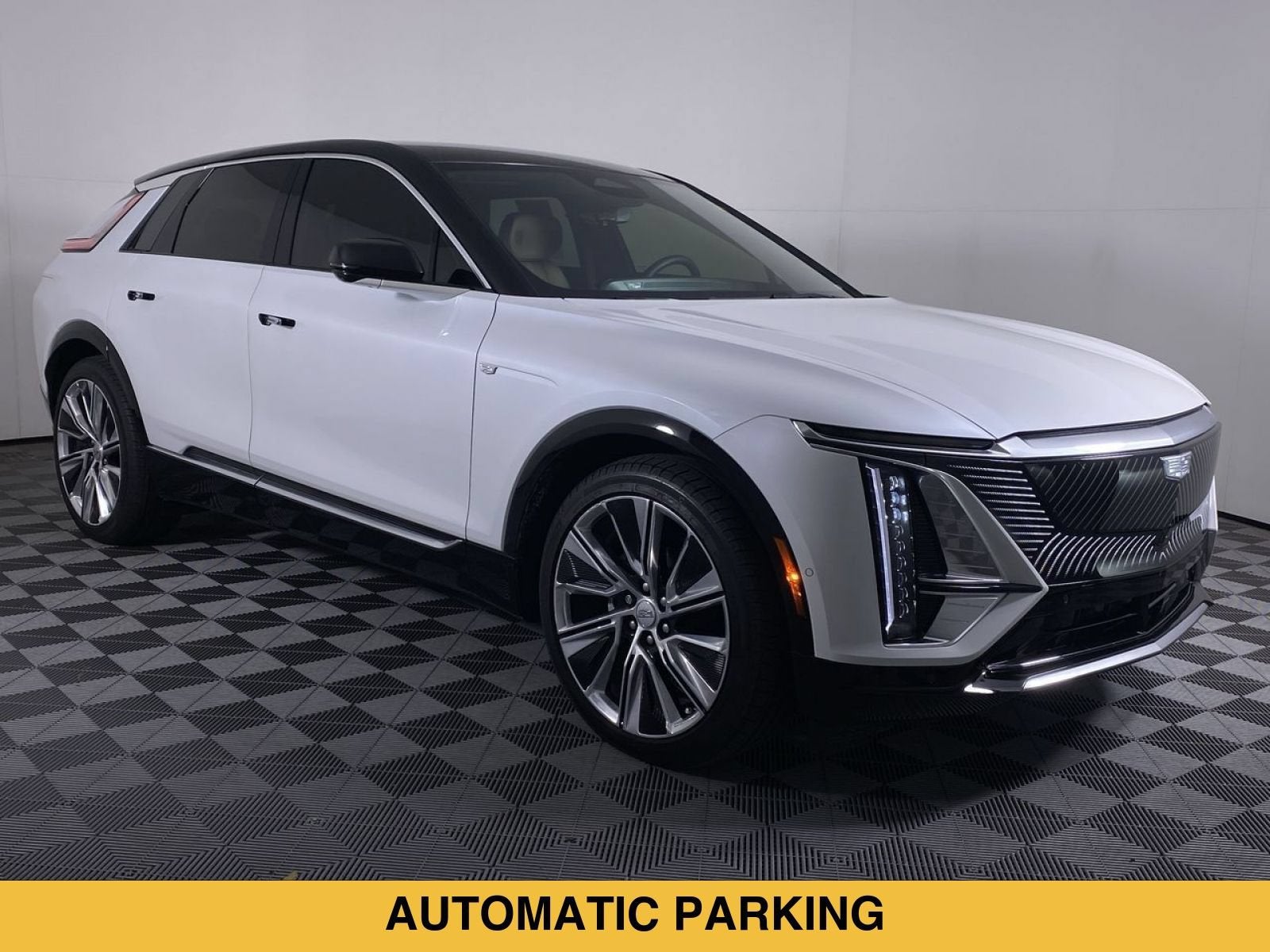2024 Cadillac LYRIQ Luxury 3