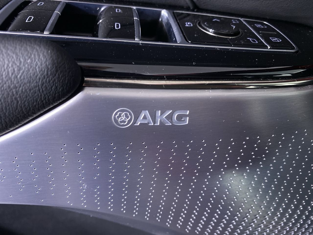 2024 Cadillac LYRIQ Luxury 3