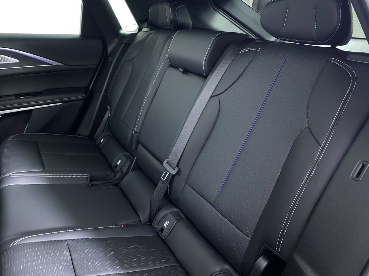 2024 Cadillac LYRIQ Luxury 3