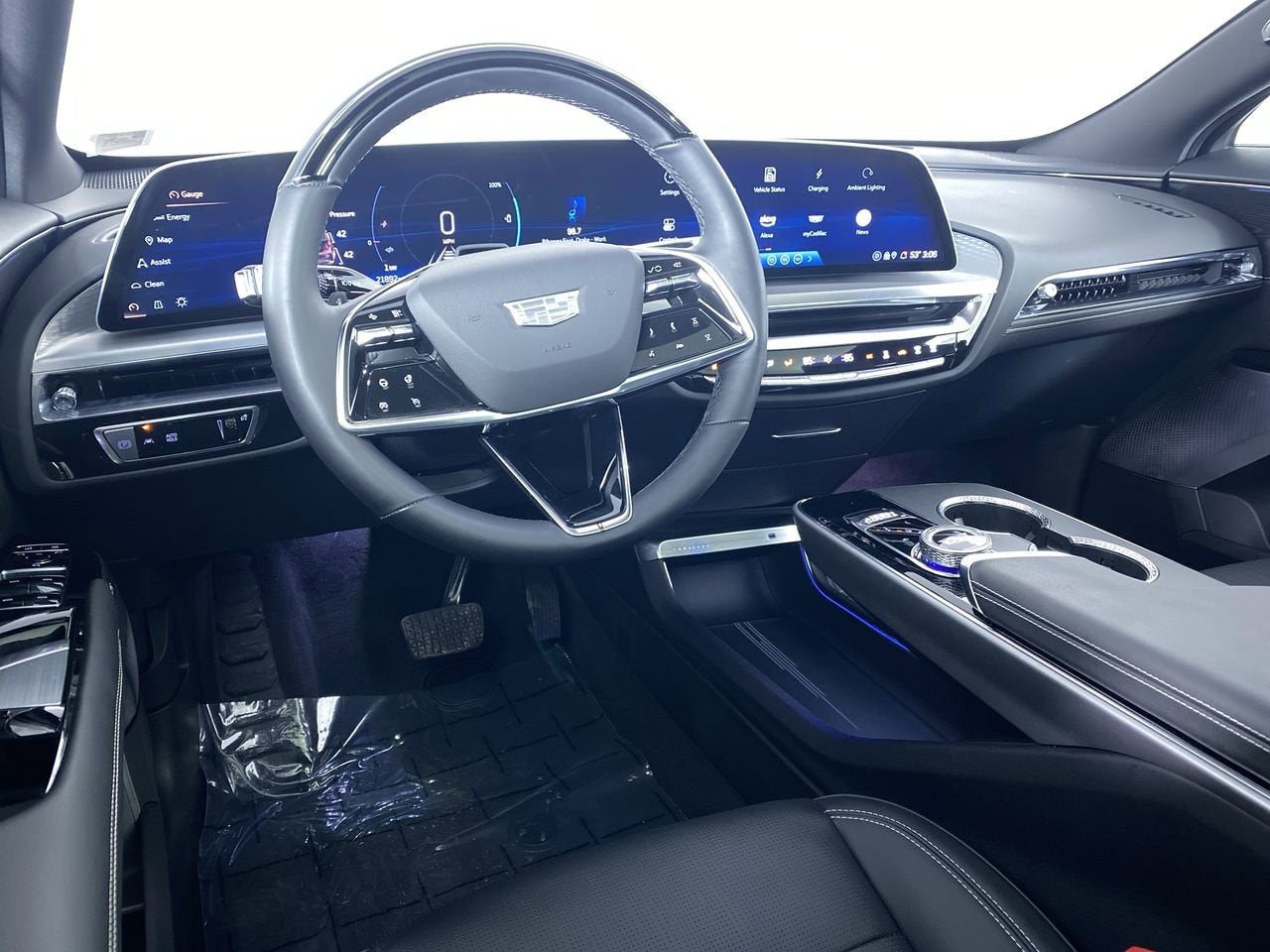 2024 Cadillac LYRIQ Luxury 3