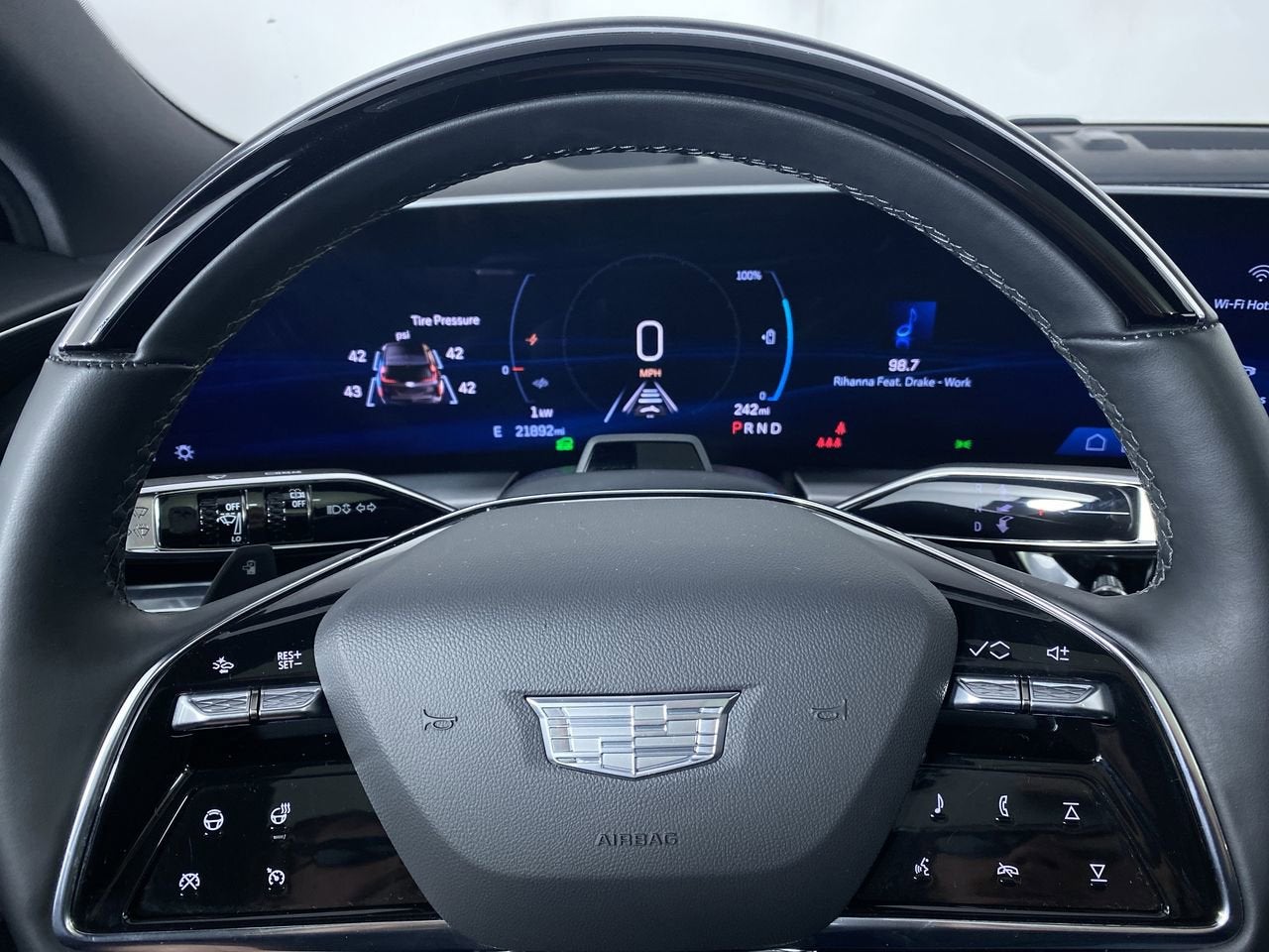 2024 Cadillac LYRIQ Luxury 3