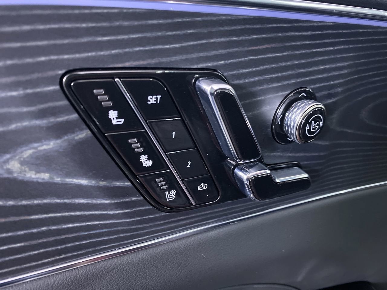 2024 Cadillac LYRIQ Luxury 3