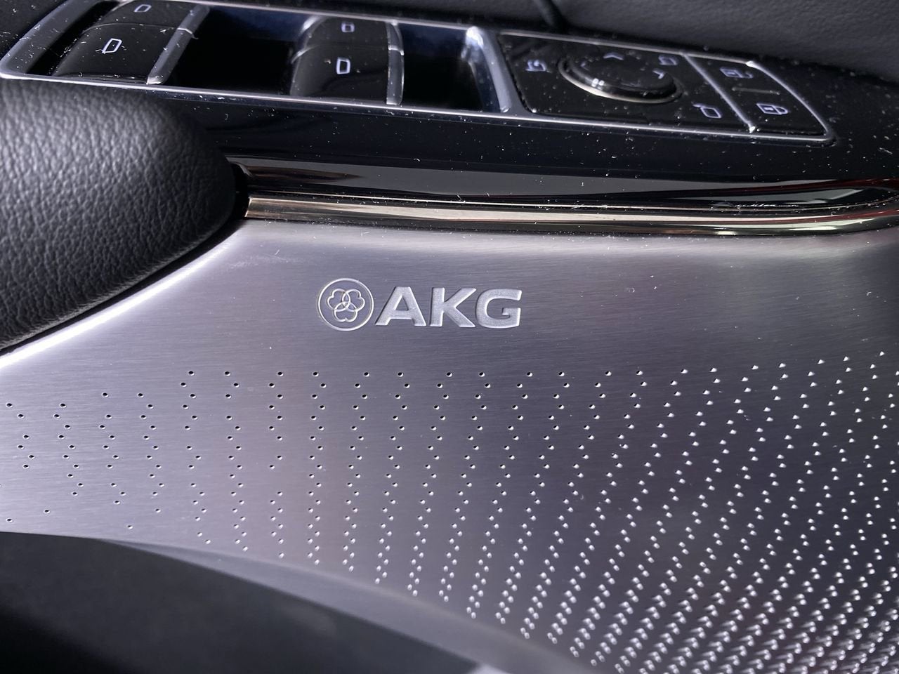 2024 Cadillac LYRIQ Luxury 3