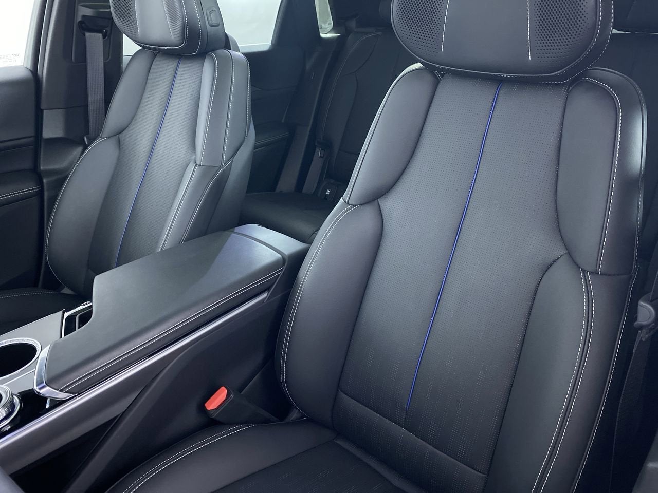 2024 Cadillac LYRIQ Luxury 3