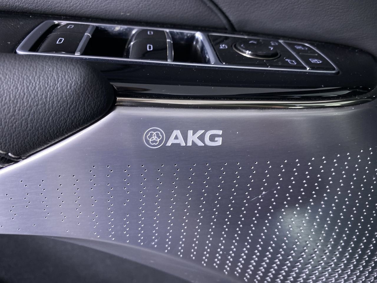 2024 Cadillac LYRIQ Luxury 3