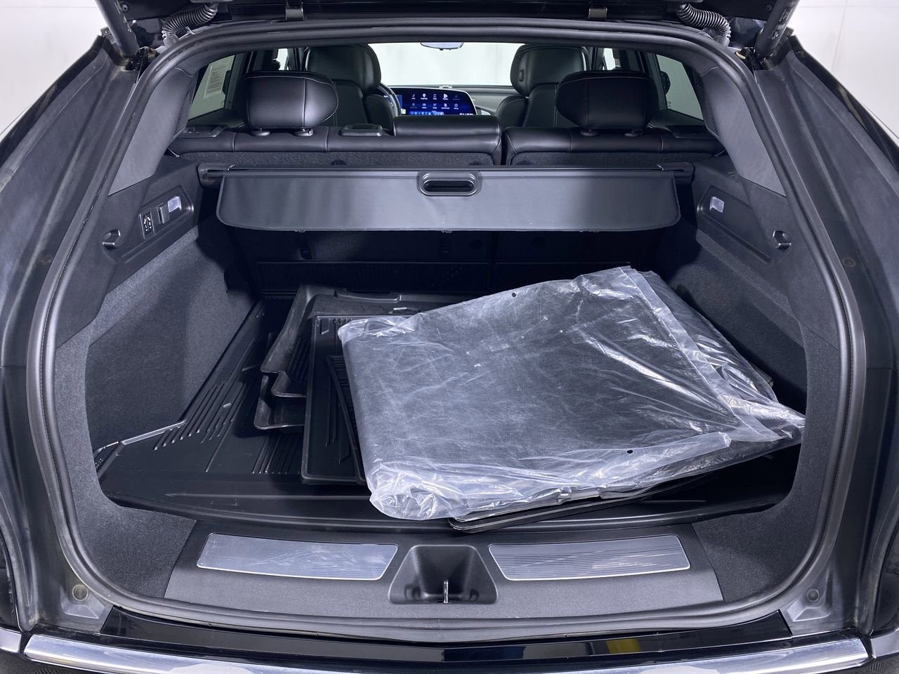 2024 Cadillac LYRIQ Luxury 3