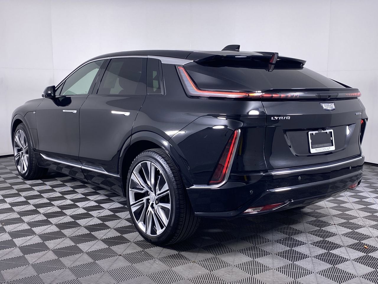 2024 Cadillac LYRIQ Luxury 3