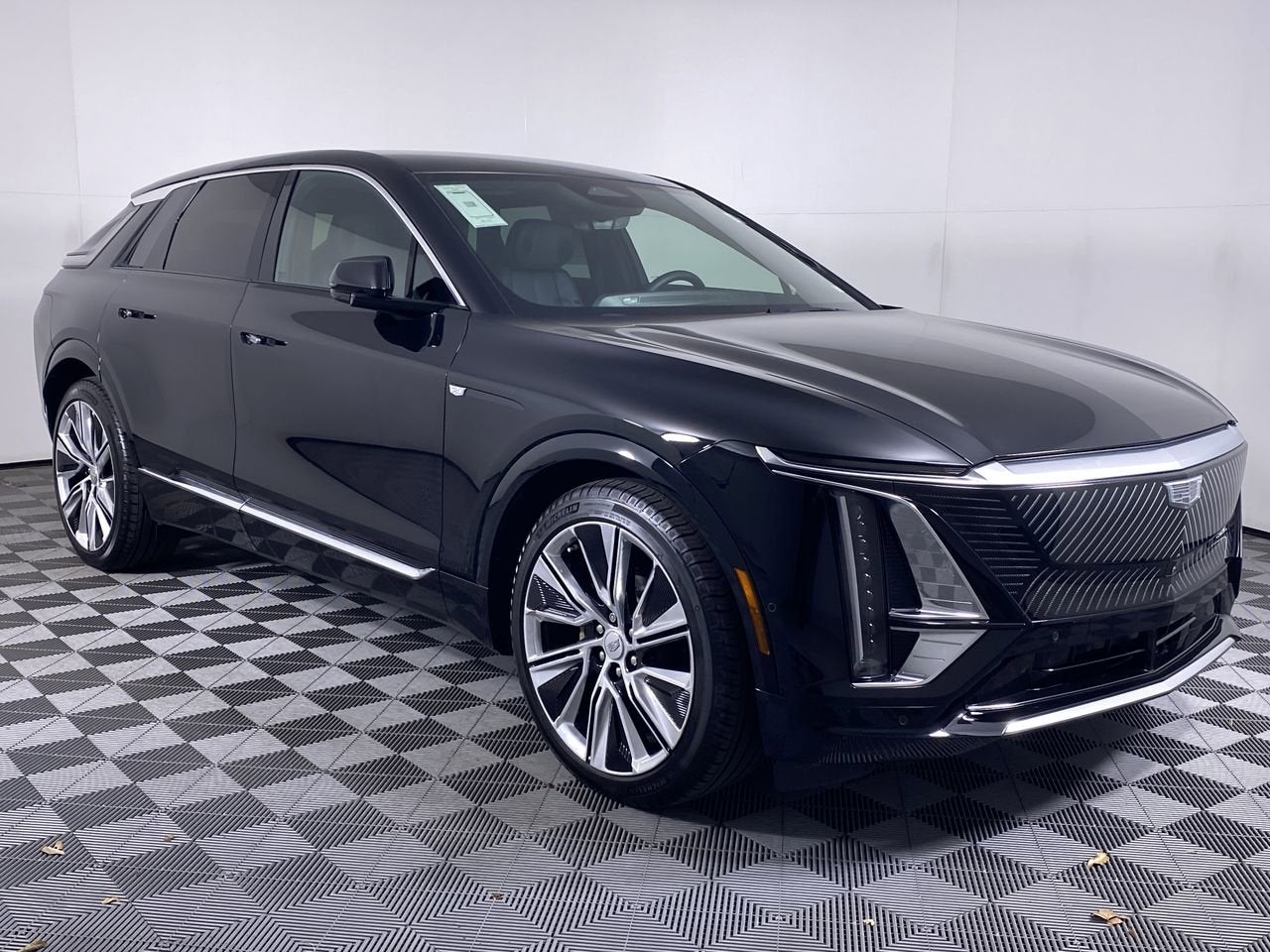 2024 Cadillac LYRIQ Luxury 3