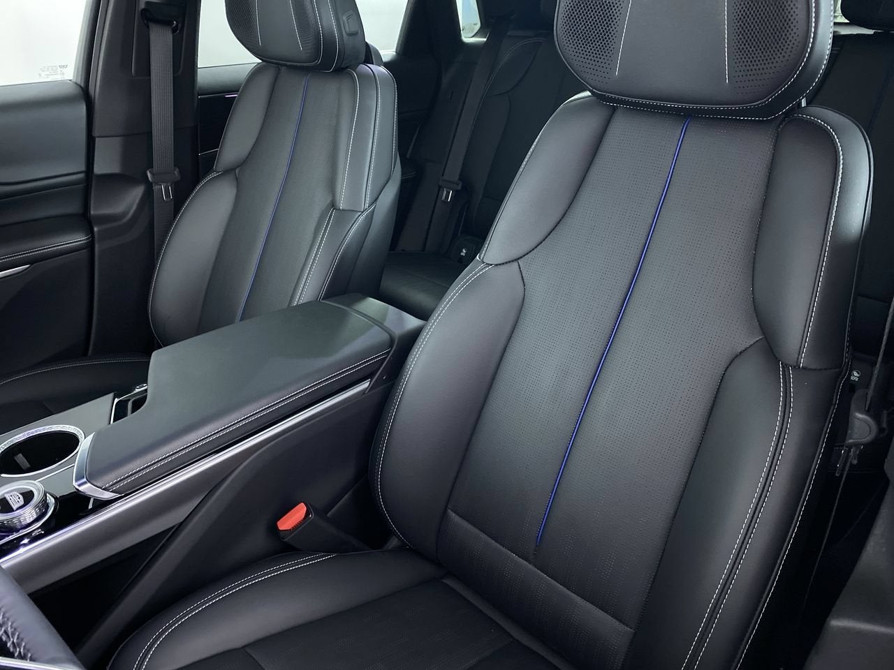 2024 Cadillac LYRIQ Luxury 3