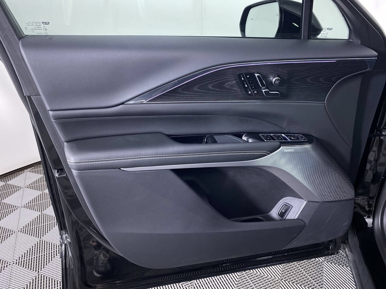 2024 Cadillac LYRIQ Luxury 3