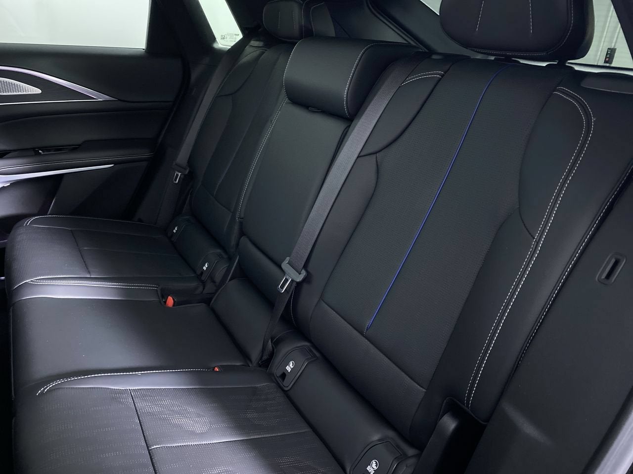 2024 Cadillac LYRIQ Luxury 3