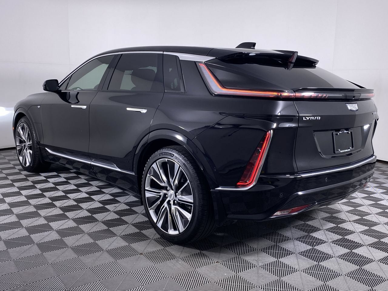 2024 Cadillac LYRIQ Luxury 3
