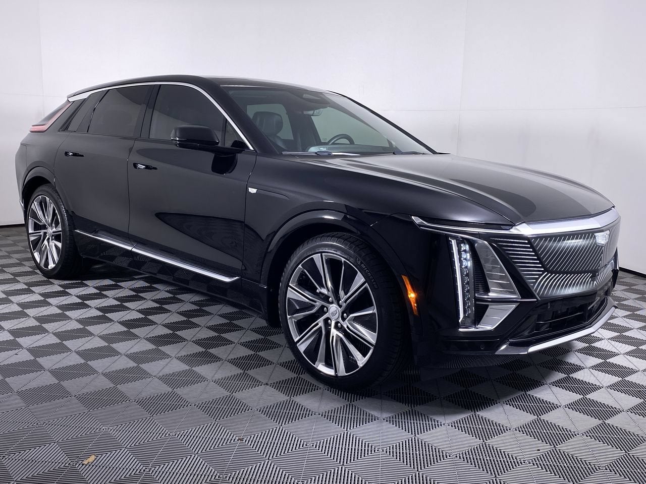 2024 Cadillac LYRIQ Luxury 3