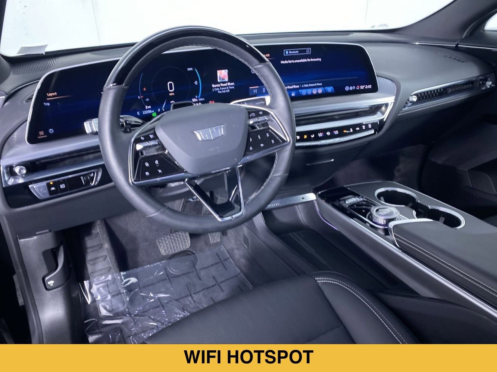 2024 Cadillac LYRIQ Luxury 3