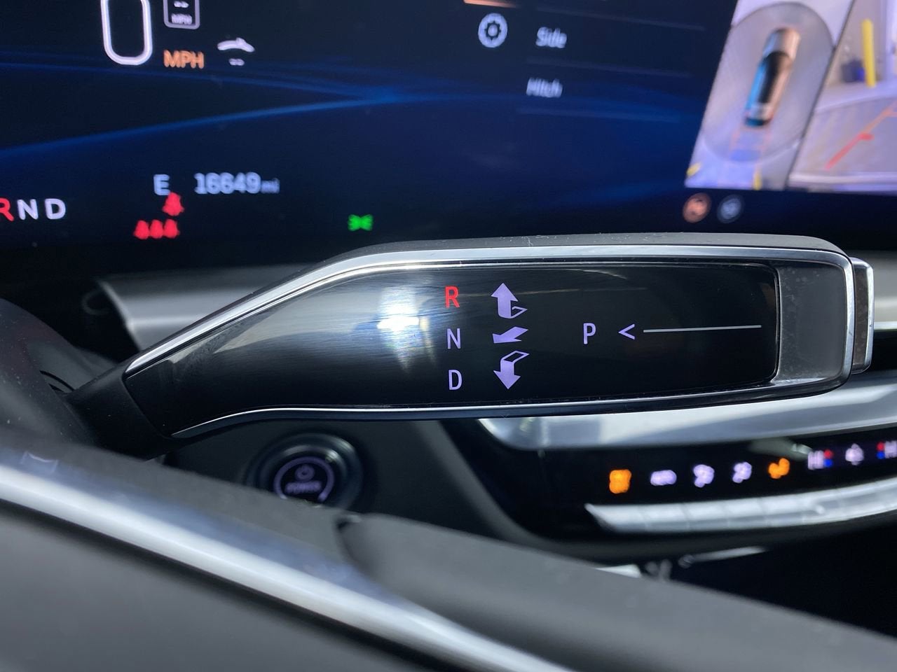 2024 Cadillac LYRIQ Luxury 3