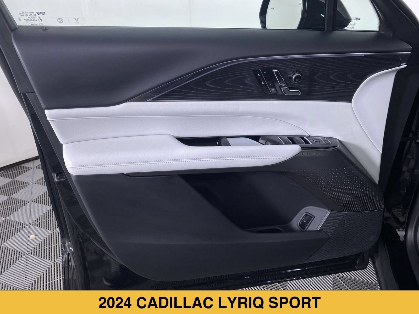 2024 Cadillac LYRIQ Sport 1