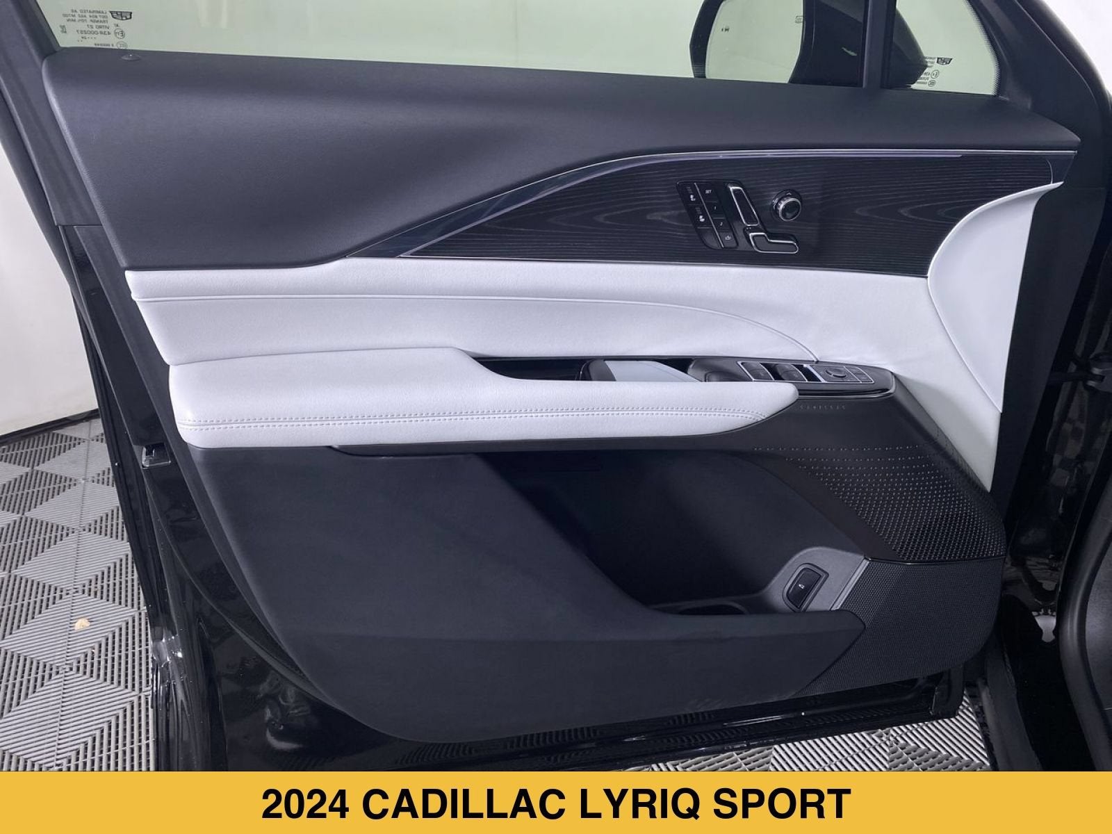 2024 Cadillac LYRIQ Sport 1