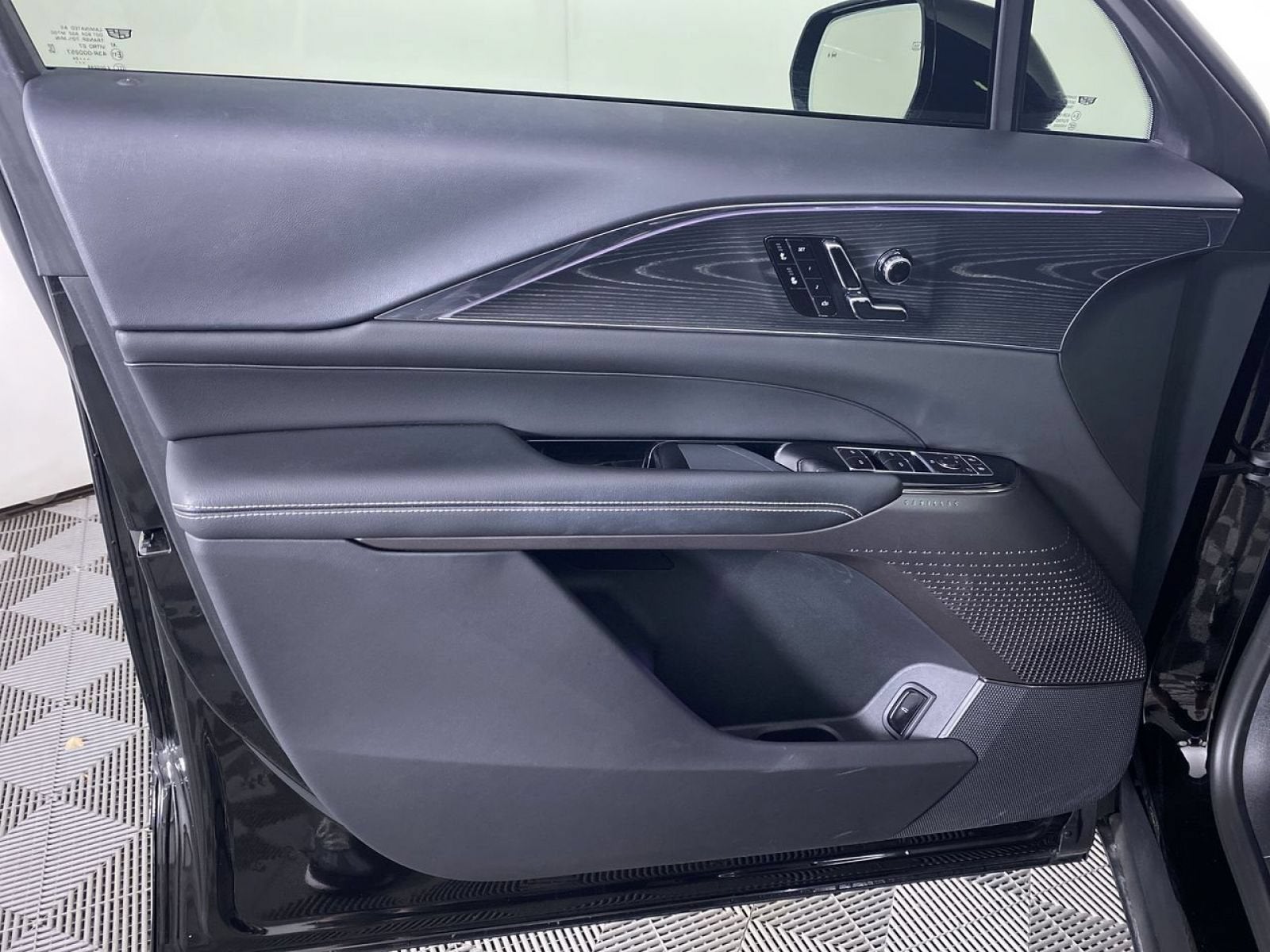 2024 Cadillac LYRIQ Sport 1