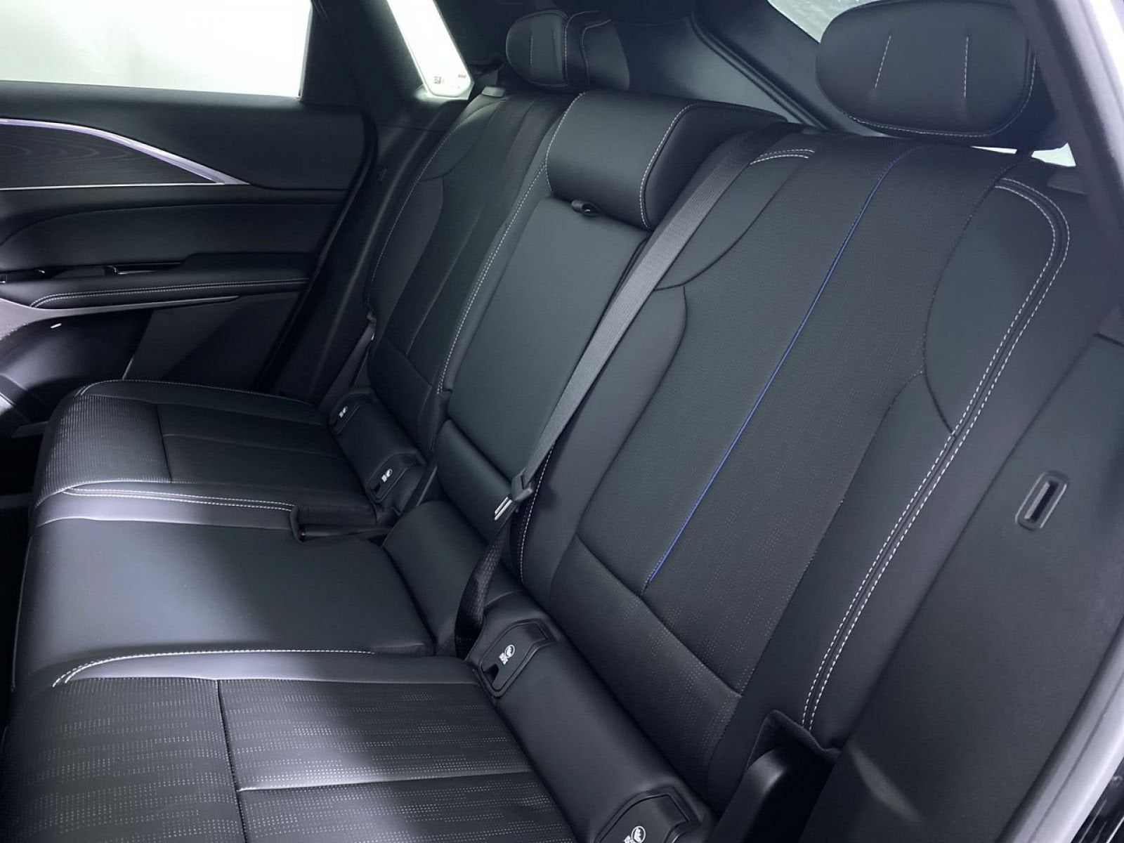 2024 Cadillac LYRIQ Sport 1